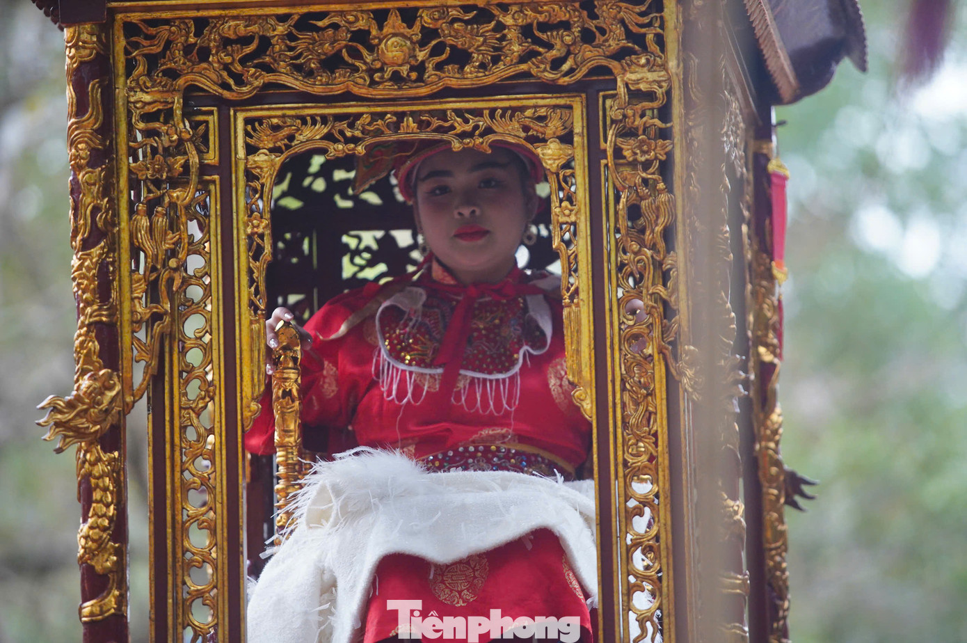 Ông Nguyễn Xuân Thư (39 tuổi) - cha của Nguyễn Phương Thảo - cho biết gia đình vui mừng, phấn khởi khi con gái được các bậc cao niên chọn làm nữ tướng.