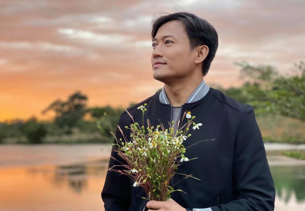 Diễn viên Quý Bình qua đời ở tuổi 42. Diễn viên Quý Bình qua đời ở tuổi 42.