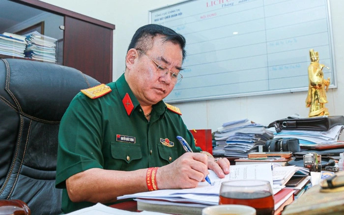 NSND Quốc Trượng chỉ tham gia Táo Quân một lần duy nhất. NSND Quốc Trượng chỉ tham gia Táo Quân một lần duy nhất.