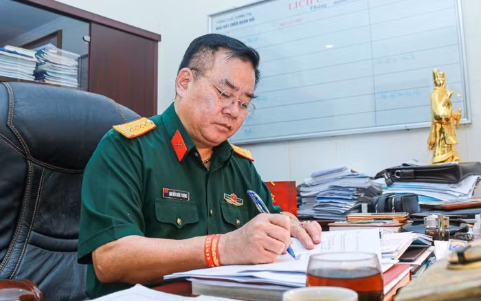 NSND Quốc Trượng chỉ tham gia Táo Quân một lần duy nhất. NSND Quốc Trượng chỉ tham gia Táo Quân một lần duy nhất.