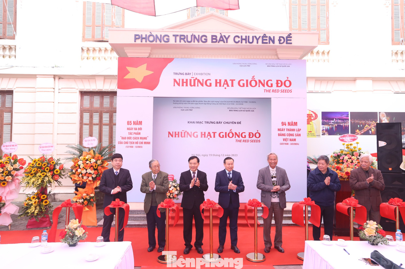 Sự kiện diễn ra từ 19/12/2023 đến tháng 3/2024 tại Bảo tàng Lịch sử quốc gia Việt Nam, trưng bày hơn 100 tài liệu, hiện vật và nhiều hình ảnh tư liệu quý về Chủ tịch Hồ Chí Minh cùng những cán bộ đầu tiên được Bác Hồ ươm mầm, gieo trồng, đào tạo và những chiến sĩ cách mạng đấu tranh trong nhà tù thực dân, đế quốc.