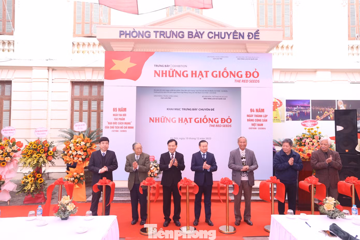 Sự kiện diễn ra từ 19/12/2023 đến tháng 3/2024 tại Bảo tàng Lịch sử quốc gia Việt Nam, trưng bày hơn 100 tài liệu, hiện vật và nhiều hình ảnh tư liệu quý về Chủ tịch Hồ Chí Minh cùng những cán bộ đầu tiên được Bác Hồ ươm mầm, gieo trồng, đào tạo và những chiến sĩ cách mạng đấu tranh trong nhà tù thực dân, đế quốc.