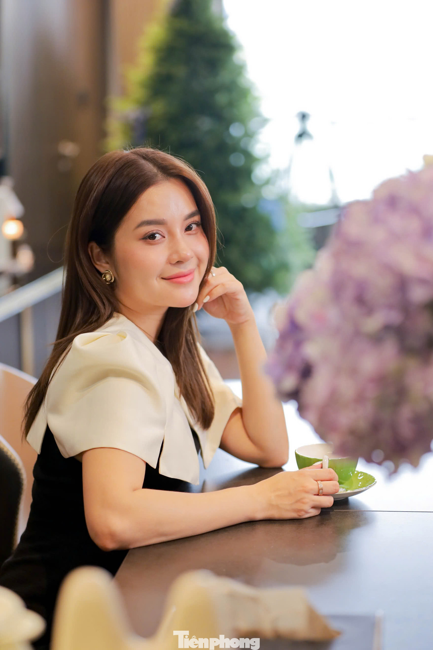 Nữ diễn viên kể sau khi phim lên sóng, cô được nhiều khán giả nhận ra. Có người khi vô tình gặp ở siêu thị còn cô gọi là "bé ba" (tiểu tam).