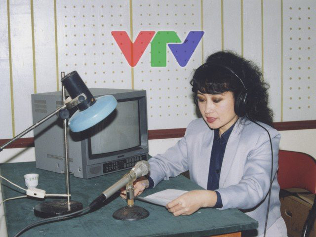 NSƯT Kim Tiến là một trong những phát thanh viên đầu tiên của VTV. NSƯT Kim Tiến là một trong những phát thanh viên đầu tiên của VTV.