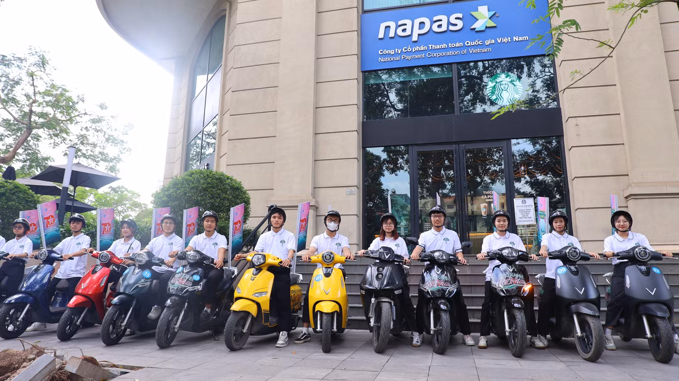 Trong chuỗi sự kiện của Ngày Thẻ Việt Nam 2024, NAPAS và các ngân hàng thương mại, các tổ chức thẻ quốc tế trình diễn công nghệ thanh toán hiện đại, bắt kịp xu hướng quốc tế.