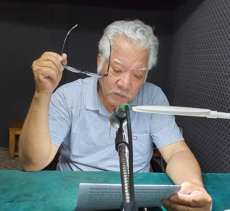 Ông được mệnh danh là giọng đọc huyền thoại.