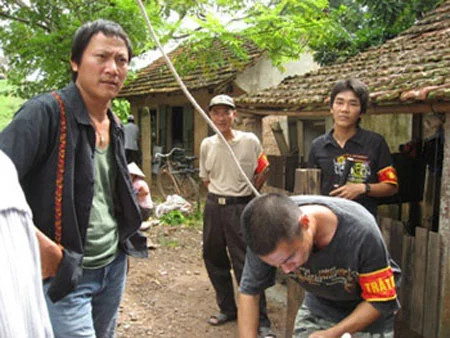 Đề tài nông thôn trên màn ảnh nóng dần lên nhờ những bộ phim của đạo diễn Nguyễn Hữu Phần. Đề tài nông thôn trên màn ảnh nóng dần lên nhờ những bộ phim của đạo diễn Nguyễn Hữu Phần.