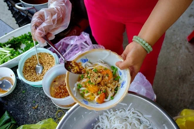 Nguyên liệu chế biến mì Quảng khá linh hoạt.