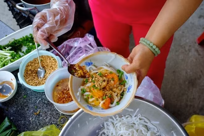 Nguyên liệu chế biến mì Quảng khá linh hoạt.