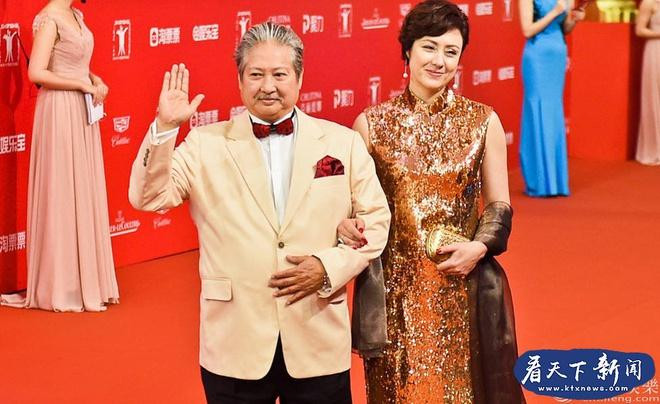 Cao Lệ Hồng luôn sát cánh, hỗ trợ chồng trong những sự kiện quan trọng Cao Lệ Hồng luôn sát cánh, hỗ trợ chồng trong những sự kiện quan trọng