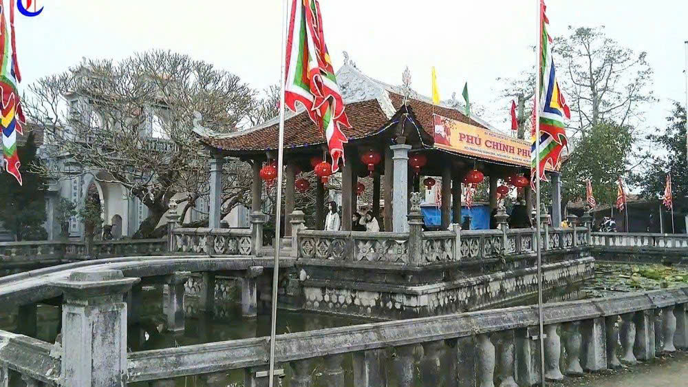 Từng có tình trạng treo biển di tích không đúng tên gọi lịch sử, không đúng quy định tại phủ Vân Cát. Ảnh: TL