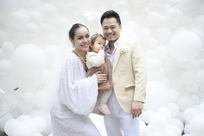 Cặp sao trước giờ cử hành hôn lễ.