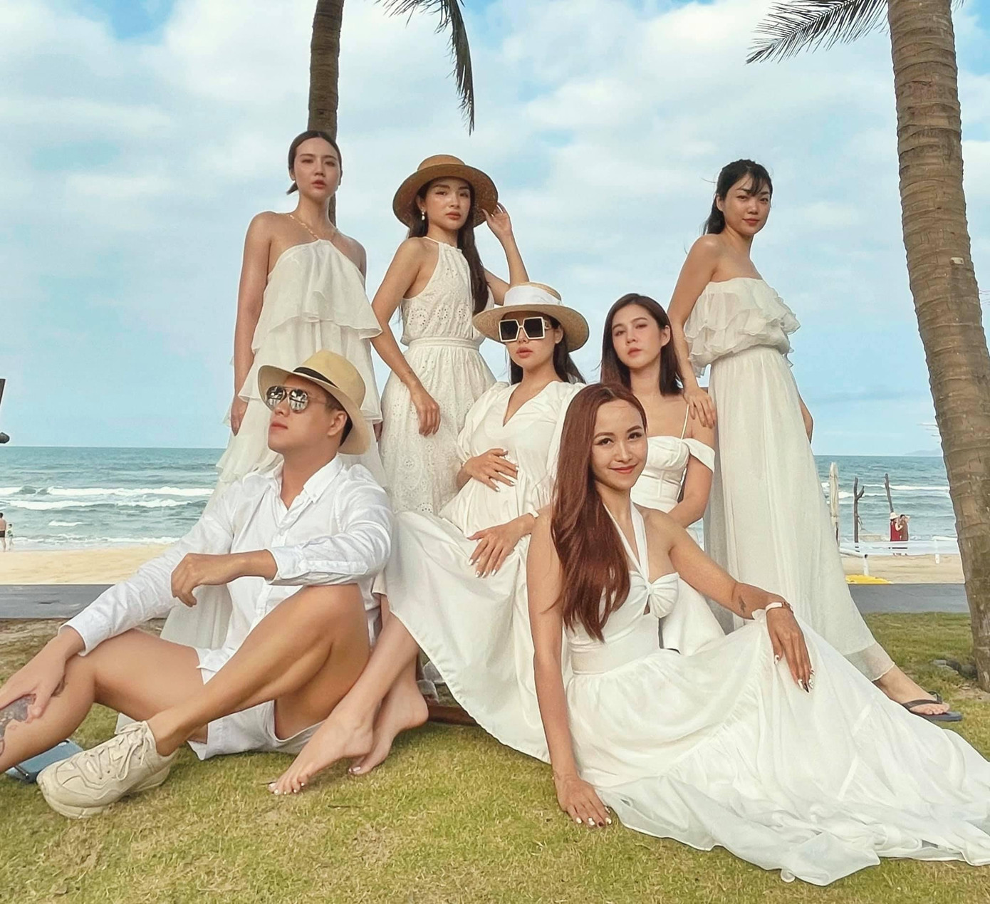 Trong những bức hình mới nhất, Phanh Lee vẫn giữ được thần thái sang chảnh và vẻ quyến rũ ở những tháng cuối thai kì