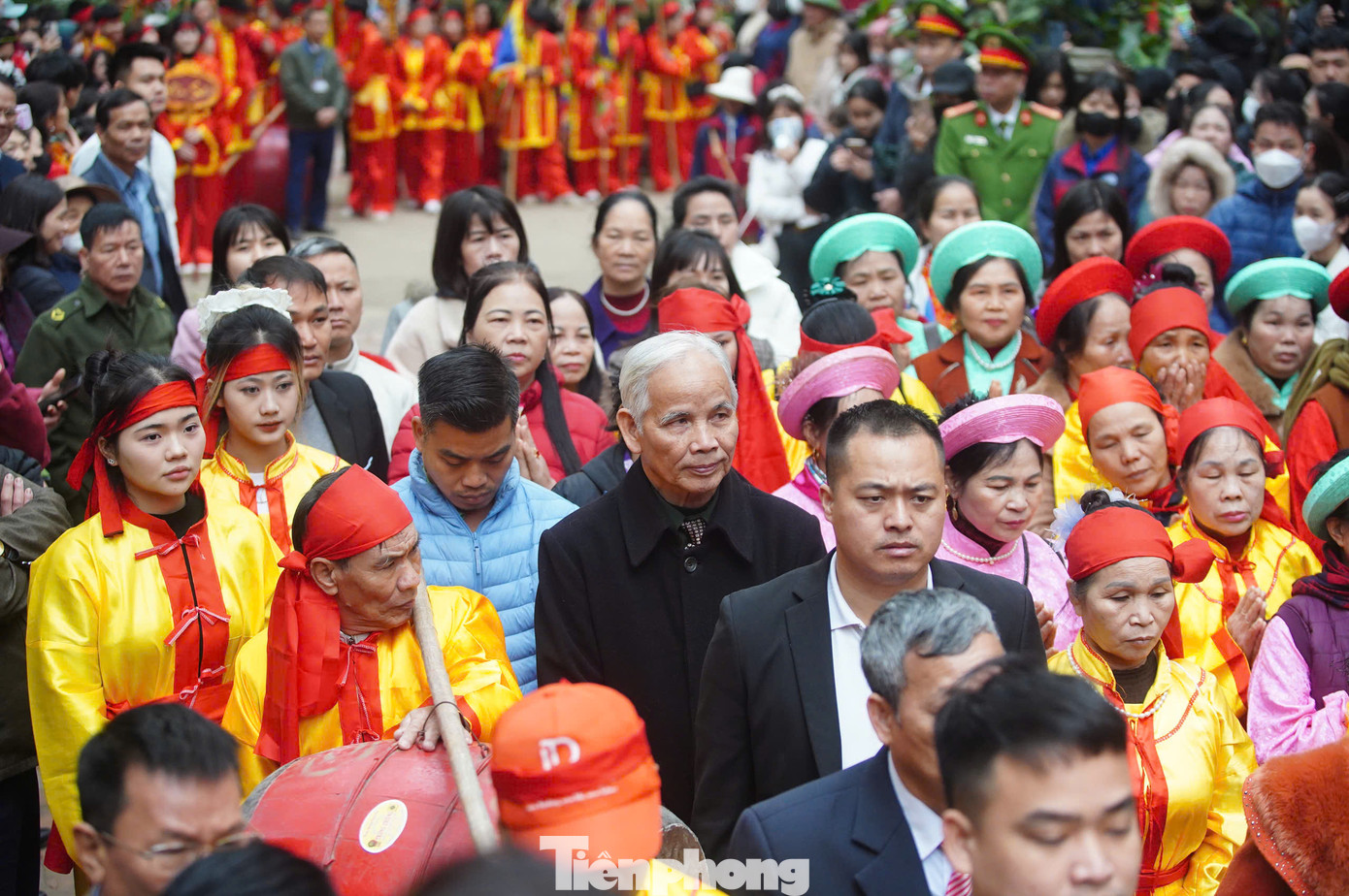 Sáng 3/2 (Mùng 6 tháng Giêng năm Ất Tỵ), lễ hội Gióng đền Sóc khai mạc tại Khu di tích quốc gia đặc biệt đền Sóc, huyện Sóc Sơn. Du khách đổ về lễ hội từ tờ mờ sáng.