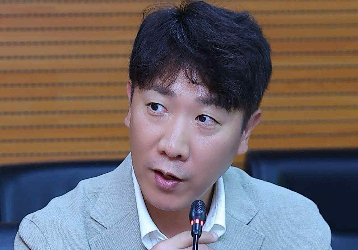 Ông Ko Jae Soo - Tổng Giám đốc CGV Việt Nam - trao đổi tại buổi làm việc.