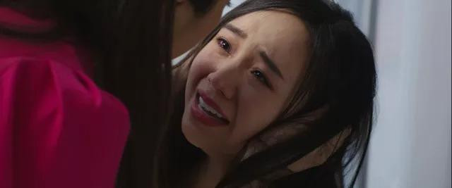 Con gái bà Hoài là My bị đánh ghen tơi tả Con gái bà Hoài là My bị đánh ghen tơi tả