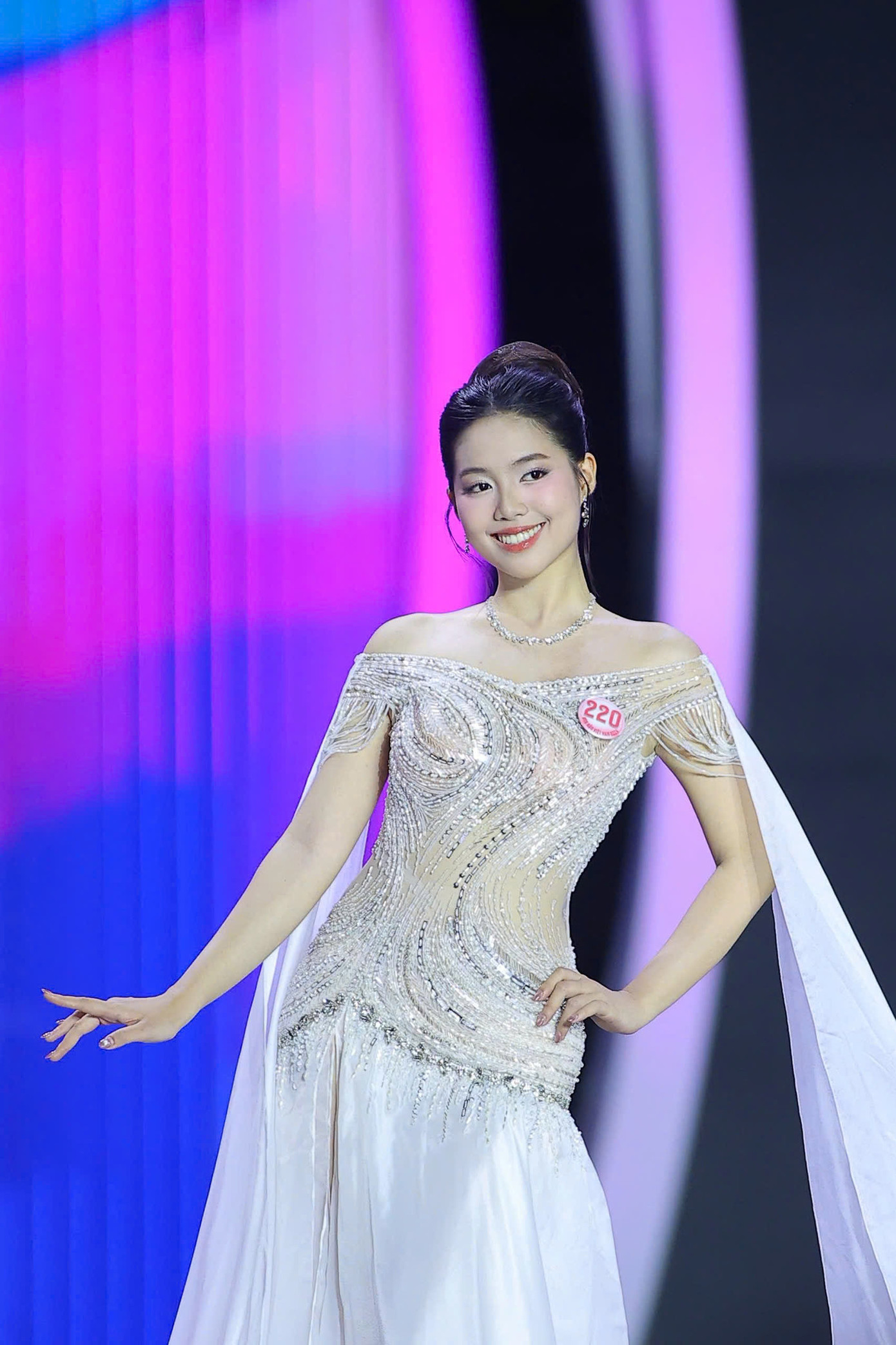 Trần Ngọc Châu Anh - đến từ Hà Nội - là thiếu úy quân nhân duy nhất ở cuộc thi Hoa hậu Việt Nam 2024.