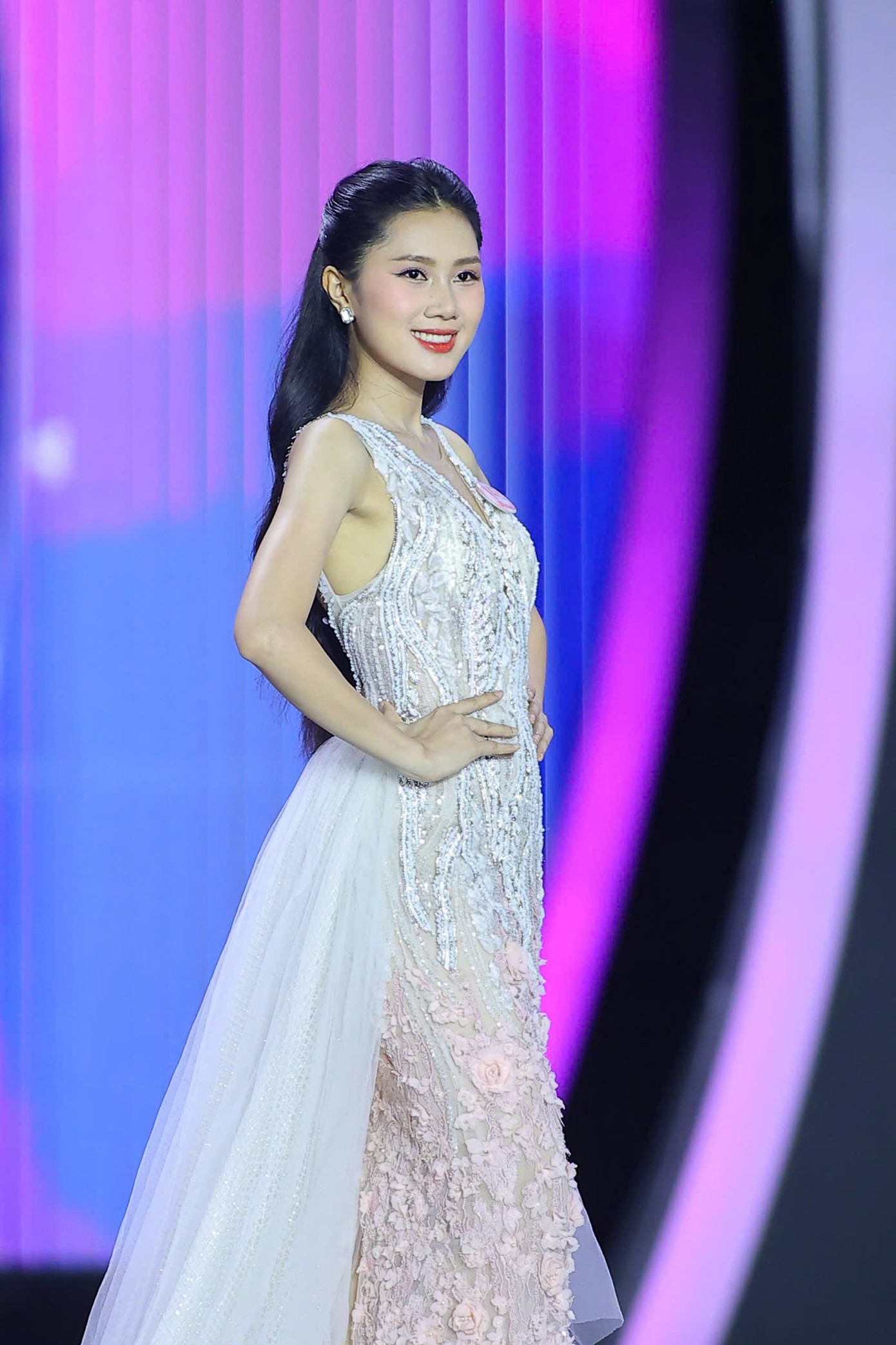 Thí sinh Bùi Thùy Nhiên - đến từ Vĩnh Long - có khả năng trình diễn ấn tượng.