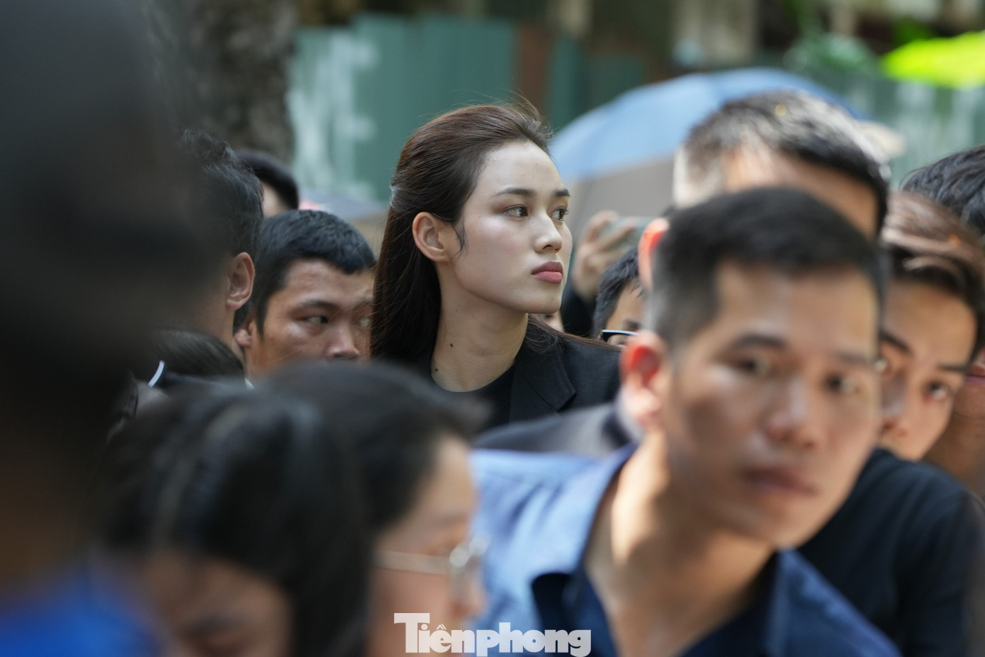 "Những ngày qua, tôi đọc nhiều tư liệu về Tổng Bí thư Nguyễn Phú Trọng. Trước tài năng, nhân cách và những di sản mà bác để lại, tôi cảm thấy mình thật nhỏ bé. Tôi mong muốn bản thân và thế hệ trẻ luôn trân trọng cuộc sống hiện tại, cố gắng phấn đấu hơn nữa cho tương lai. Hy vọng rằng chúng ta sẽ là một thế hệ trẻ giàu lòng biết ơn và giàu lòng yêu nước", Hoa hậu Việt Nam 2020 bày tỏ.