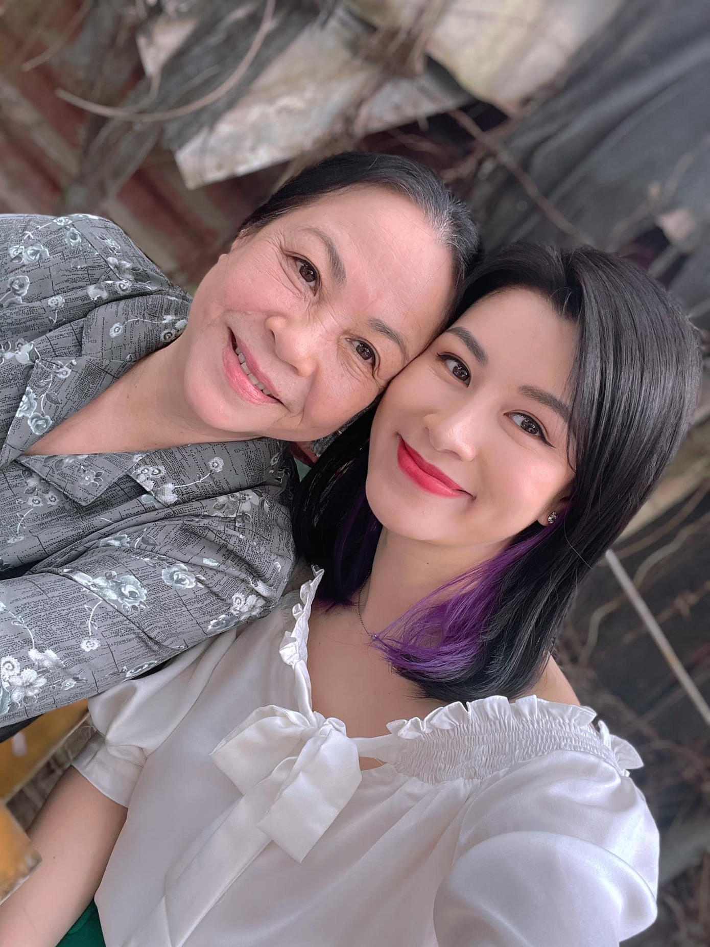 Mộng Mơ thân thiết với &quot;chị dâu tương lai&quot; sau màn hất nước khiến bà Nga (NSƯT Thanh Quý) nổi cáu ở tập 31 phần 2 Thương ngày nắng về.