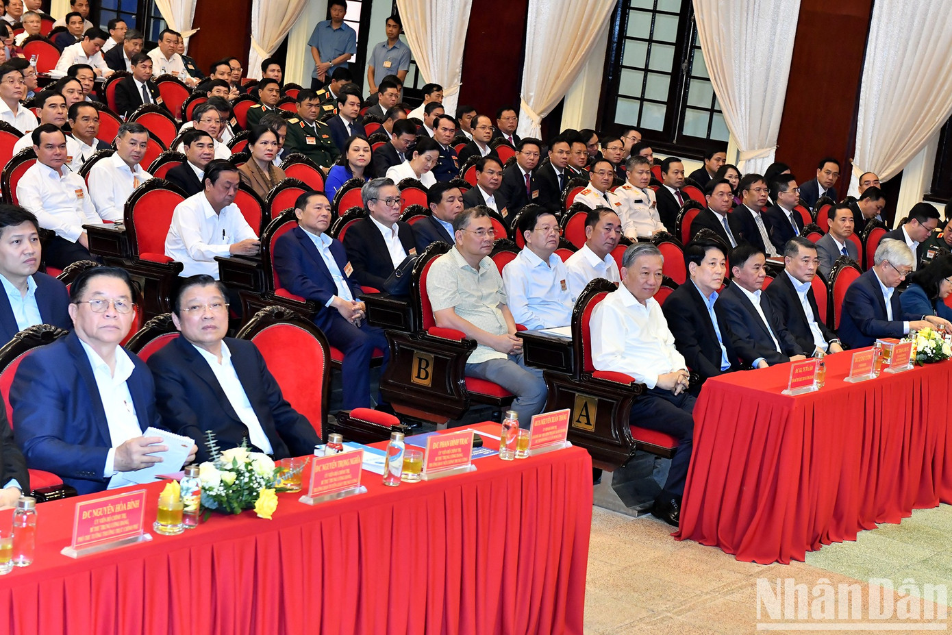 Các đồng chí lãnh đạo Đảng, Nhà nước và các đại biểu tham dự hội nghị. Các đồng chí lãnh đạo Đảng, Nhà nước và các đại biểu tham dự hội nghị.