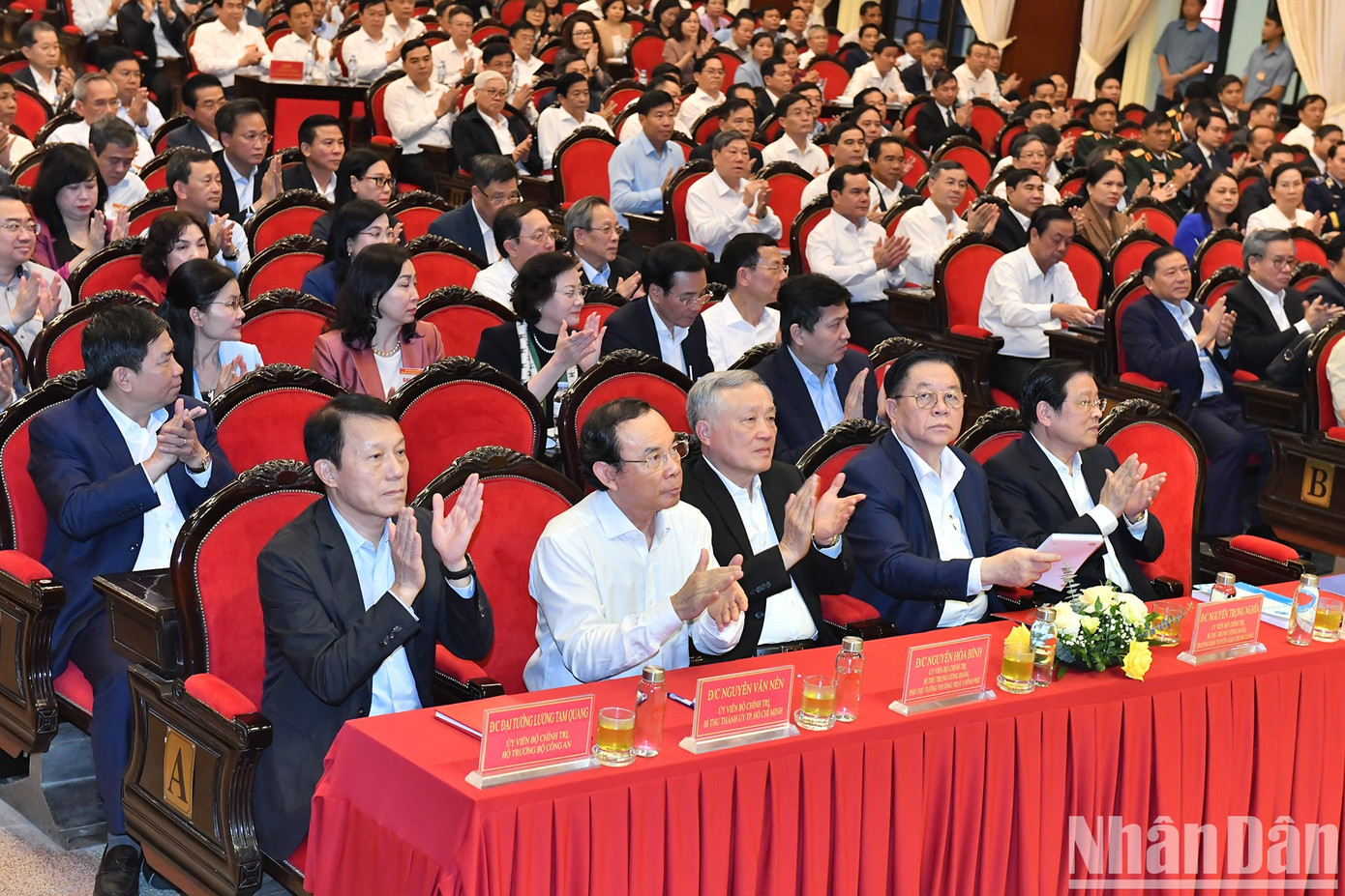 Các đồng chí lãnh đạo Đảng, Nhà nước và các đại biểu tham dự hội nghị. Các đồng chí lãnh đạo Đảng, Nhà nước và các đại biểu tham dự hội nghị.