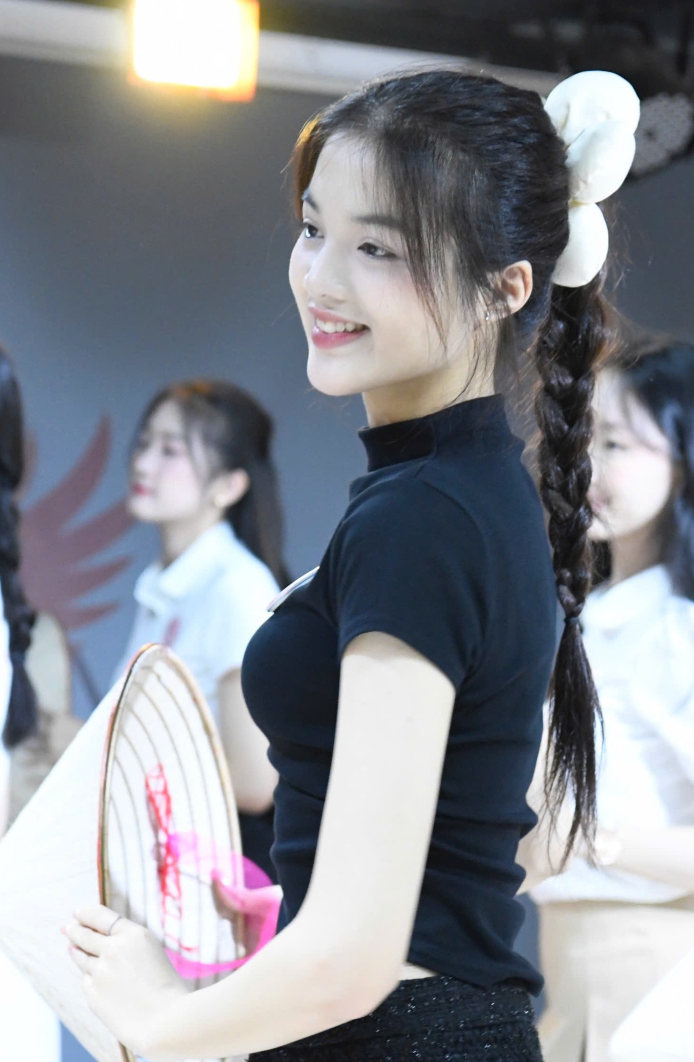 "Tiết mục trong đêm chung khảo yêu cầu sự đồng đều. Thí sinh phải bắt nhịp tốt, hiểu được tinh thần của bài đồng diễn là khơi gợi niềm tự hào dân tộc", biên đạo EnV nói.