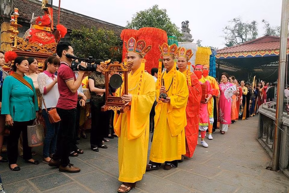 Lễ hội Phủ Dầy tôn vinh Thánh Mẫu Liễu Hạnh. Lễ hội Phủ Dầy tôn vinh Thánh Mẫu Liễu Hạnh.
