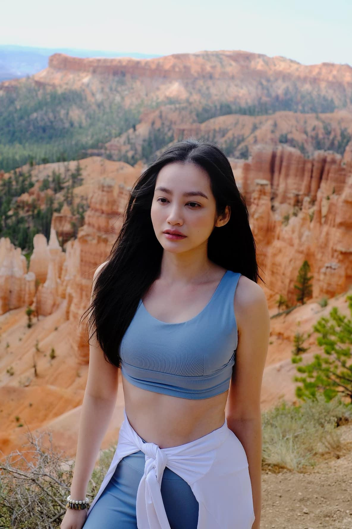 Sau khi đã ổn định sau chuyến bay dài, Trúc Diễm tiếp tục cập nhật những hình ảnh mới nhất của cô ở nước ngoài. Trên trang cá nhân, người đẹp sinh năm 1987 cho biết cô đã tiêm vaccine COVID-19 hôm 3/7.