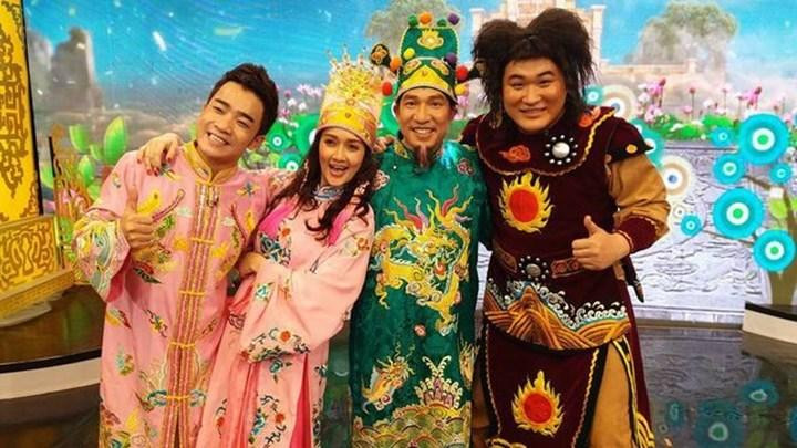 Mạnh Dũng, Duy Nam cùng các nghệ sĩ tên tuổi của Táo Quân. Mạnh Dũng, Duy Nam cùng các nghệ sĩ tên tuổi của Táo Quân.