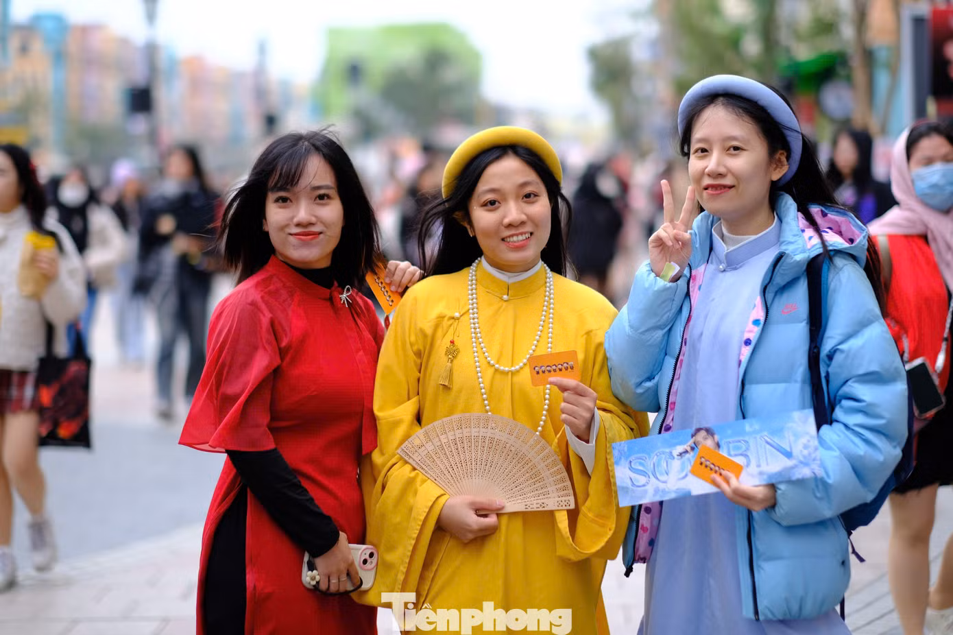 Trong thời gian diễn ra concert, ban tổ chức chuẩn bị cho khán giả nước uống, đồ ăn, miếng dán giữ nhiệt và đèn cổ vũ. Chương trình trải nghiệm, giao lưu với một số nghệ sĩ bắt đầu từ 7h sáng 14/12. Thời gian check-in là 14h-17h30. Ban tổ chức khuyến cáo khán giả không nên xếp hàng quá sớm, giữ gìn sức khỏe khi nhiệt độ xuống thấp.