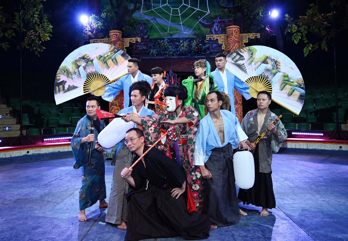Các nghệ sĩ mang đến màn trình diễn đậm bản sắc văn hóa Nhật. Các nghệ sĩ mang đến màn trình diễn đậm bản sắc văn hóa Nhật.