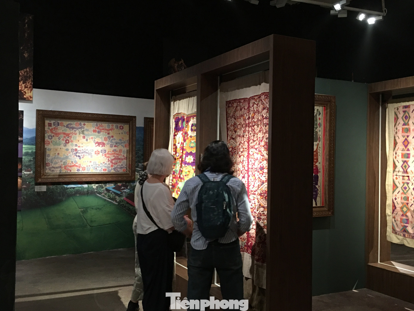 Trưng bày Nà pha - Nghệ thuật trang trí hoa văn của người Thái Nghệ Antại Bảo tàng Dân tộc học Việt Nam kéo dài đến ngày 17/1/2025. Trưng bày giới thiệu một phần bộ sưu tập đồ vải của người Thái Nghệ An, trong đó có 101 tấm nà pha (vỏ chăn của người Thái Nghệ An) đã được giám định và cấp giấy chứng nhận đăng ký di vật, cổ vật, bảo vật quốc gia tại Quyết định số 1195/QĐ-SVHTT ngày 14/10/2024.