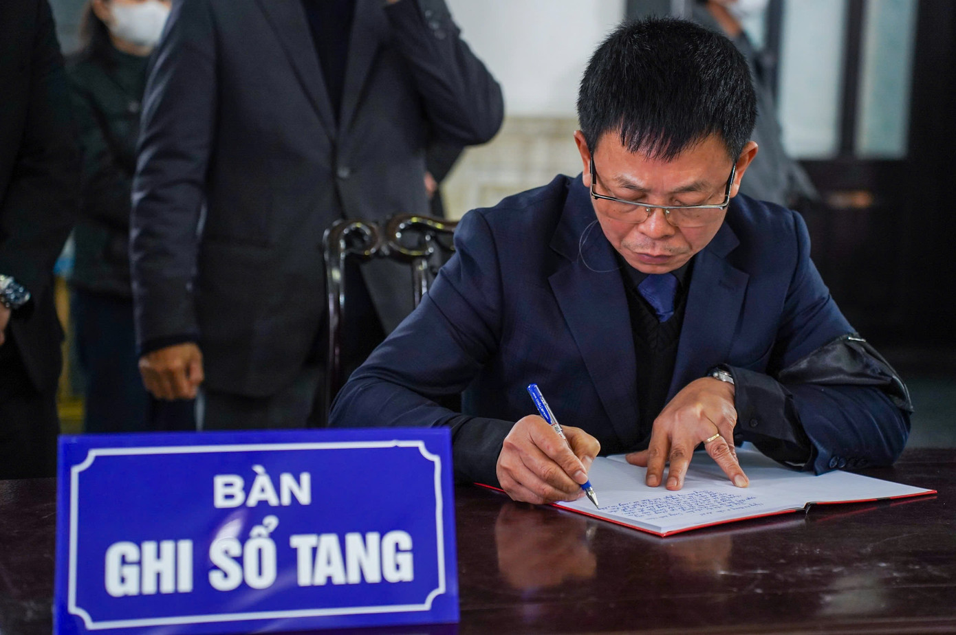 Nhà báo Phùng Công Sưởng - Tổng Biên tập Báo Tiền Phong - bày tỏ nhà báo Dương Xuân Nam là người khao khát đổi mới, luôn phát huy được sức mạnh của cơ quan để thực hiện những ý tưởng mới, đưa Tiền Phong phát triển cùng nhịp đập của cuộc sống.