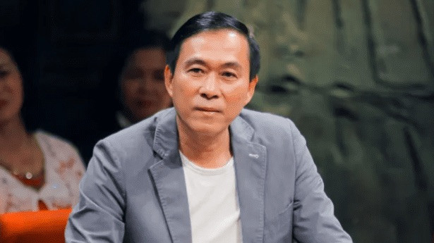 NSƯT Đỗ Kỷ buồn và choáng khi hồ sơ xét tặng danh hiệu nghệ sĩ Nhân dân bị gác lại. NSƯT Đỗ Kỷ buồn và choáng khi hồ sơ xét tặng danh hiệu nghệ sĩ Nhân dân bị gác lại.