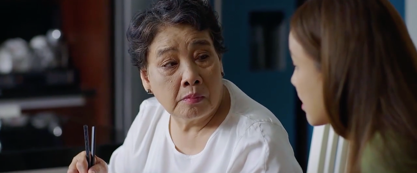 Bà nội vui tính, hiện đại được yêu mến.