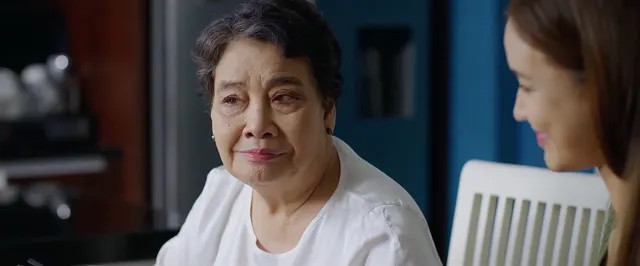 Bà nội vui tính, hiện đại được yêu mến.