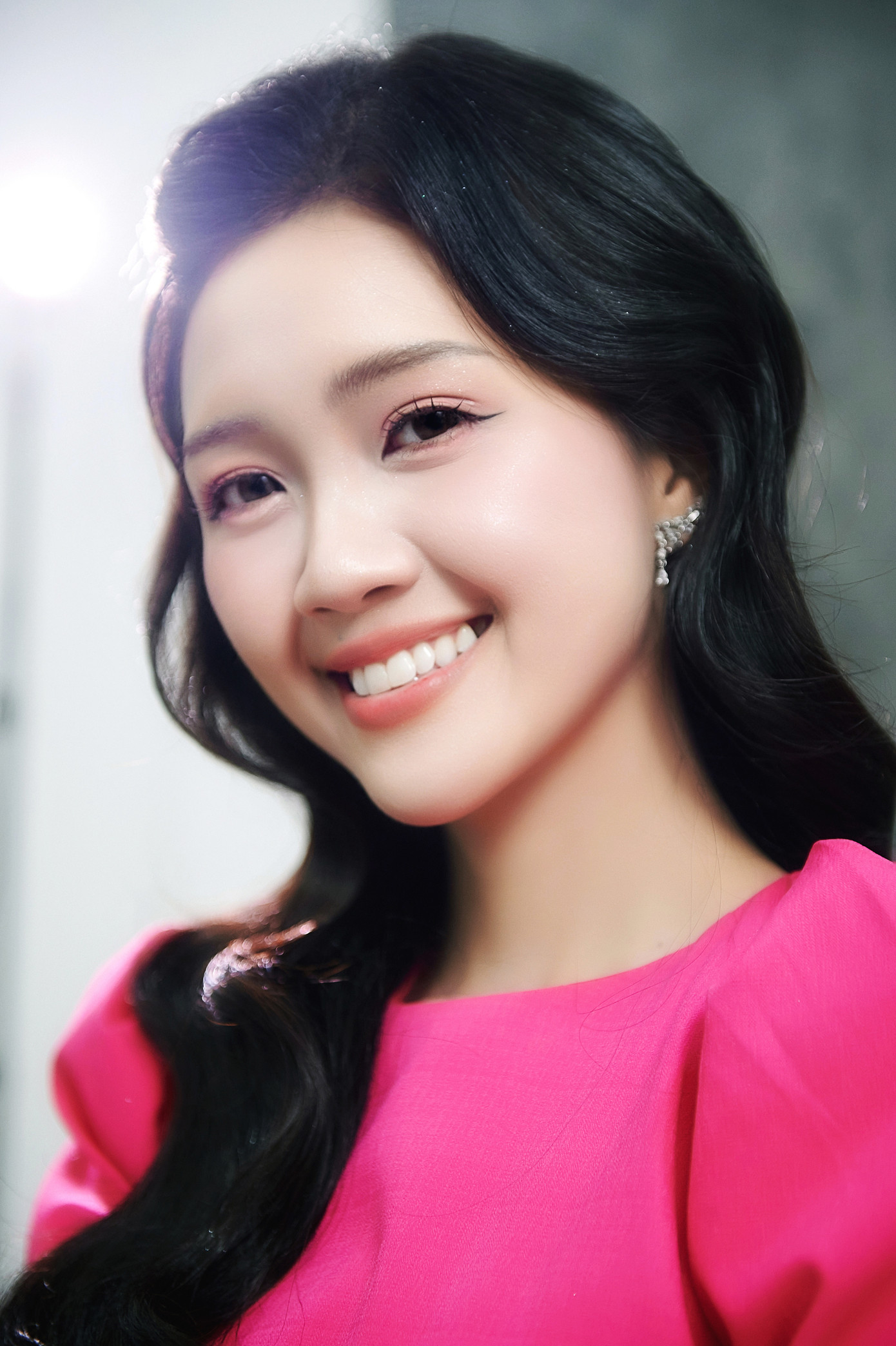 Trước đêm chung kết, Mỹ Vân nói thí sinh nào cũng xứng đáng đăng quang. Nếu đăng quang Hoa hậu Việt Nam 2024, cô khẳng định muốn lan tỏa những điều tích cực, nỗ lực cống hiến cho cộng đồng. Người mà Mỹ Vân muốn nắm tay khi lọt vào top 2 là Nguyễn Mai Phương - Hoa khôi Đại học Dược.