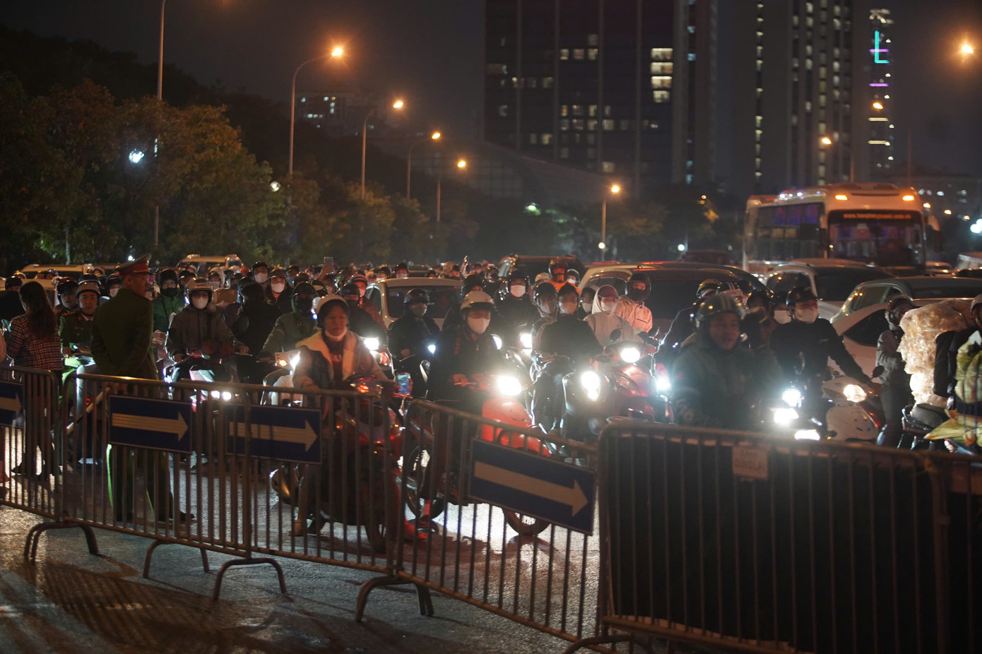 Biển người ở sân Mỹ Đình ảnh 13