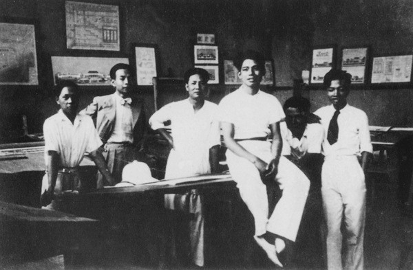 Những sinh viên đầu tiên của trường Mỹ thuật Đông Dương. Những sinh viên đầu tiên của trường Mỹ thuật Đông Dương.