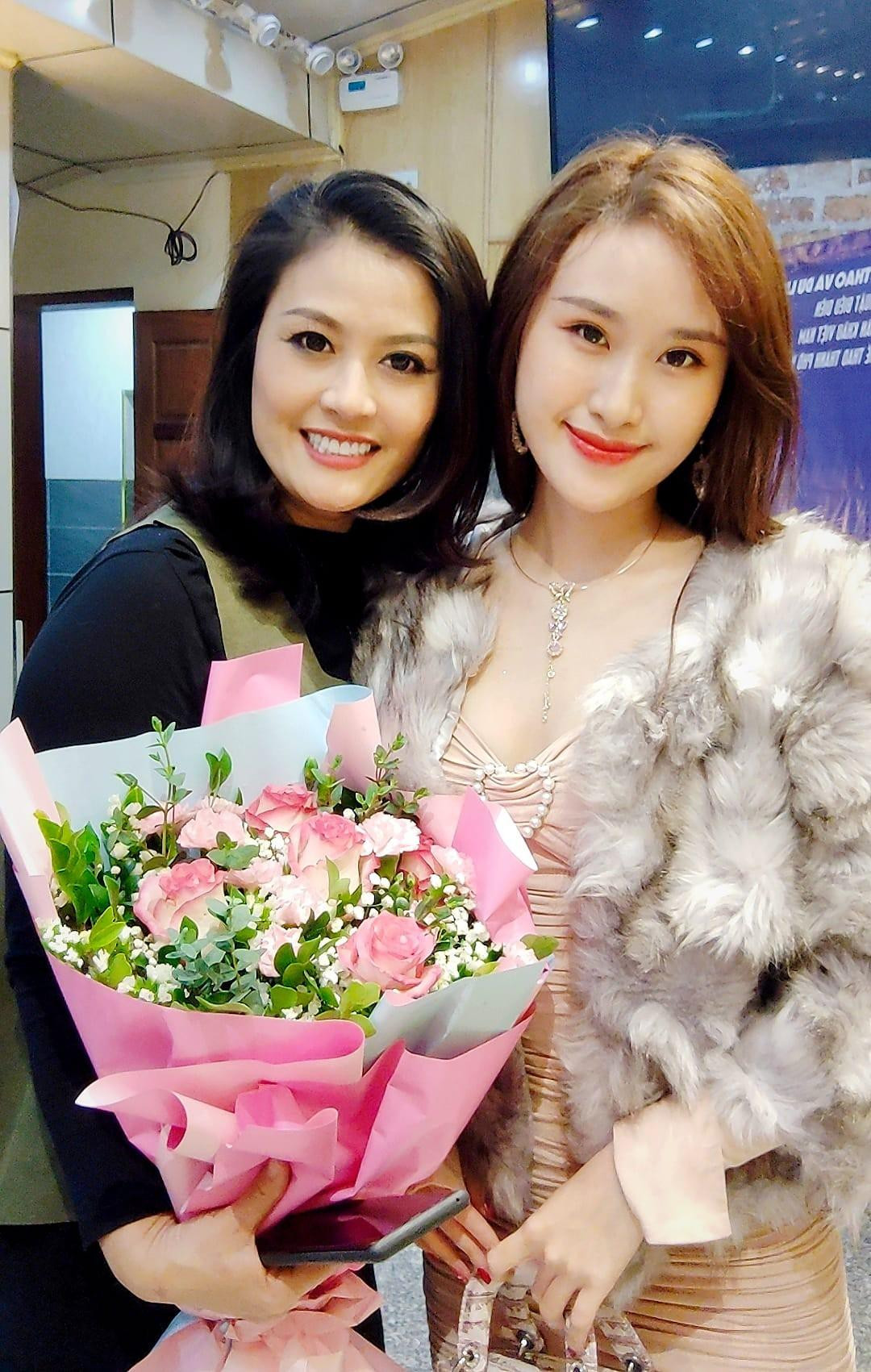 Thiên Nga hiện tại đã trưởng thành, gây dựng sự nghiệp riêng. Thiên Nga hiện tại đã trưởng thành, gây dựng sự nghiệp riêng.