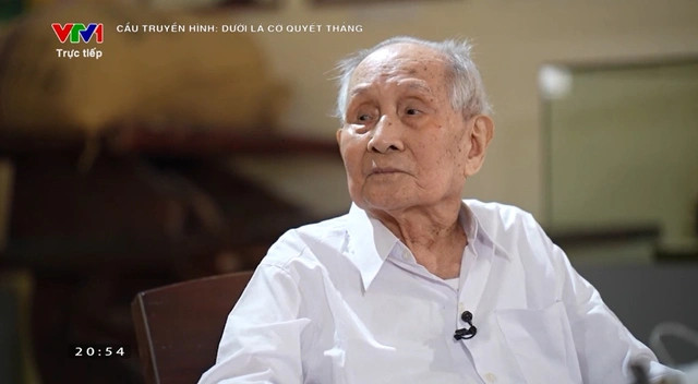 Cựu chiến binh Trần Khôi ngoài 90 tuổi nhưng vẫn minh mẫn khi nhắc về kỷ niệm ở chiến trường xưa. Cựu chiến binh Trần Khôi ngoài 90 tuổi nhưng vẫn minh mẫn khi nhắc về kỷ niệm ở chiến trường xưa.