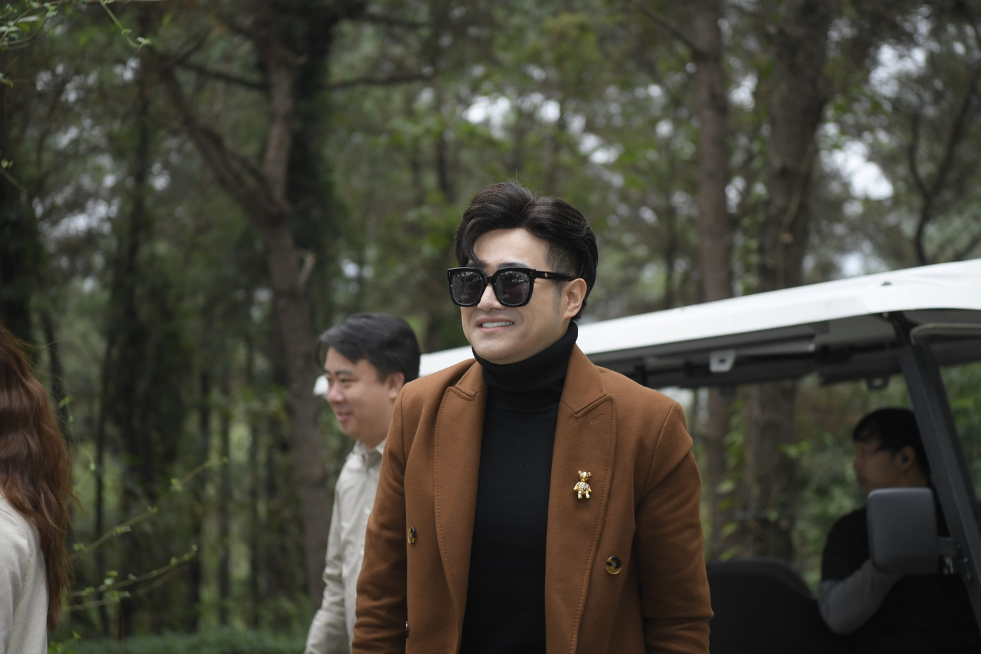 Ca sĩ Minh Quân diện trang phục theo dresscode.