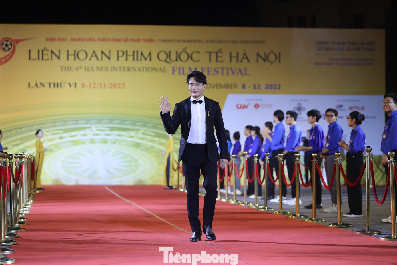 Diễn viên Lê Dương Bảo Lâm từ TP.HCM ra Hà Nội sáng 12/11 để tham dự Lễ bế mạc Liên hoan phim quốc tế Hà Nội 2022. Ảnh: NHƯ Ý.