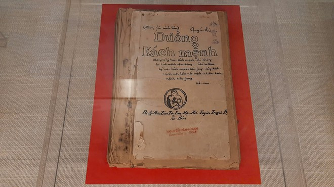 Cuốn Đường kách mệnh đang lưu giữ tại Bảo tàng Lịch sử Quốc gia được công nhận là bảo vật quốc gia đợt đầu tiên - năm 2012.