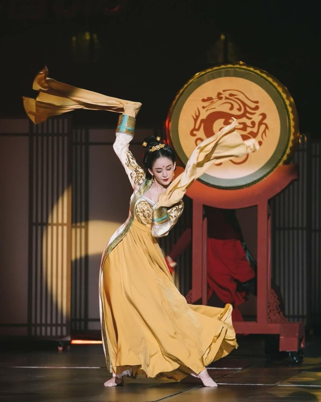 Màn trình diễn ấn tượng của Cổ Lực Na Trát.