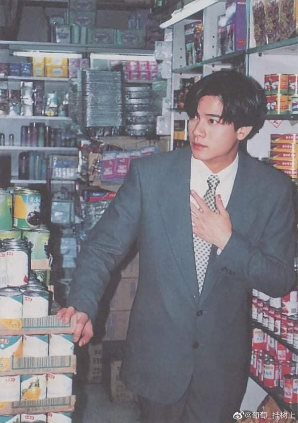 Không chỉ có tài năng, Quách Phú Thành còn sở hữu ngoại hình xuất chúng. Vẻ ngoài điển trai, lãng tử đã giúp nam tài tử trở thành hình mẫu lí tưởng của nhiều cô gái trong thập niên 1980 - 1990