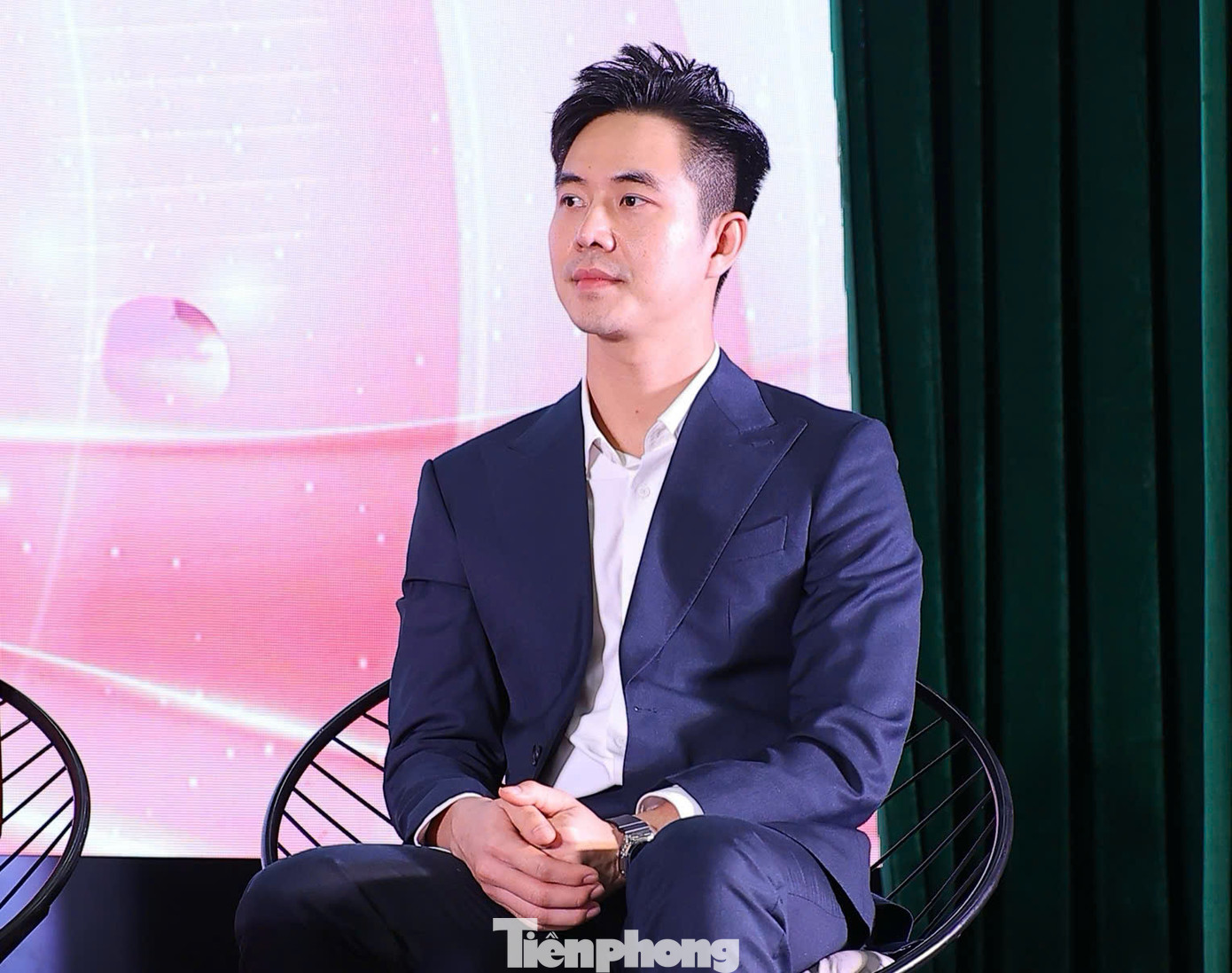 Diễn viên Đức Hiếu ấn tượng với phần thi áo dài, thi ứng xử ở Hoa hậu Việt Nam. Ảnh: Trọng Tài.