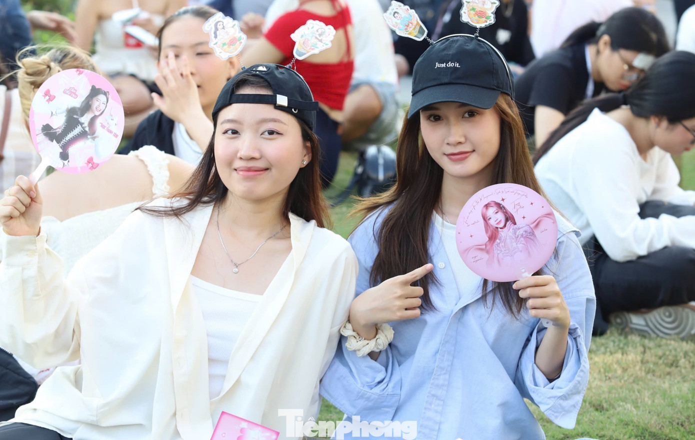 Concert Chị đẹp được chia thành bốn chương lớn trong chủ đề xuyên suốt là Thực tại vô hạn. Ban tổ chức tiết lộ đêm diễn có hơn 50 bài hát. Concert Chị đẹp được chia thành bốn chương lớn trong chủ đề xuyên suốt là Thực tại vô hạn. Ban tổ chức tiết lộ đêm diễn có hơn 50 bài hát.