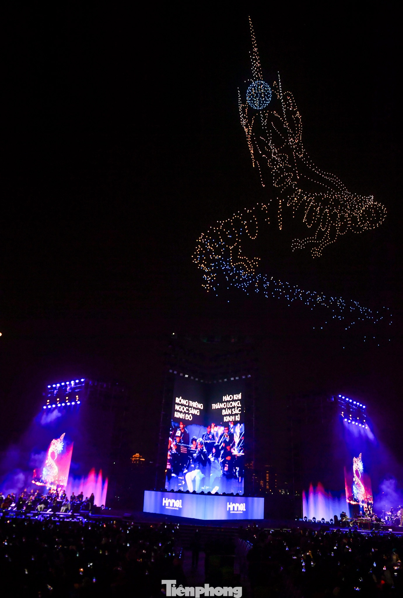 Drone rồng gây ấn tượng với khán giả. Rồng cũng là biểu tượng của vương quyền gắn với kinh đô.